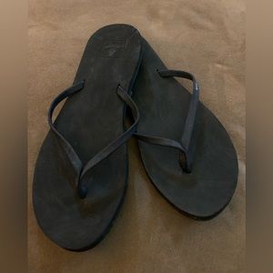 Black Reef flip flops - size 8 - never worn!
